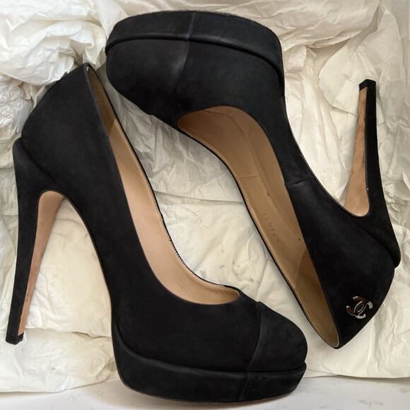 Chanel Black Interlocking CC Logo Suede Pumps, US6/IT36 - Picture 16 of 16